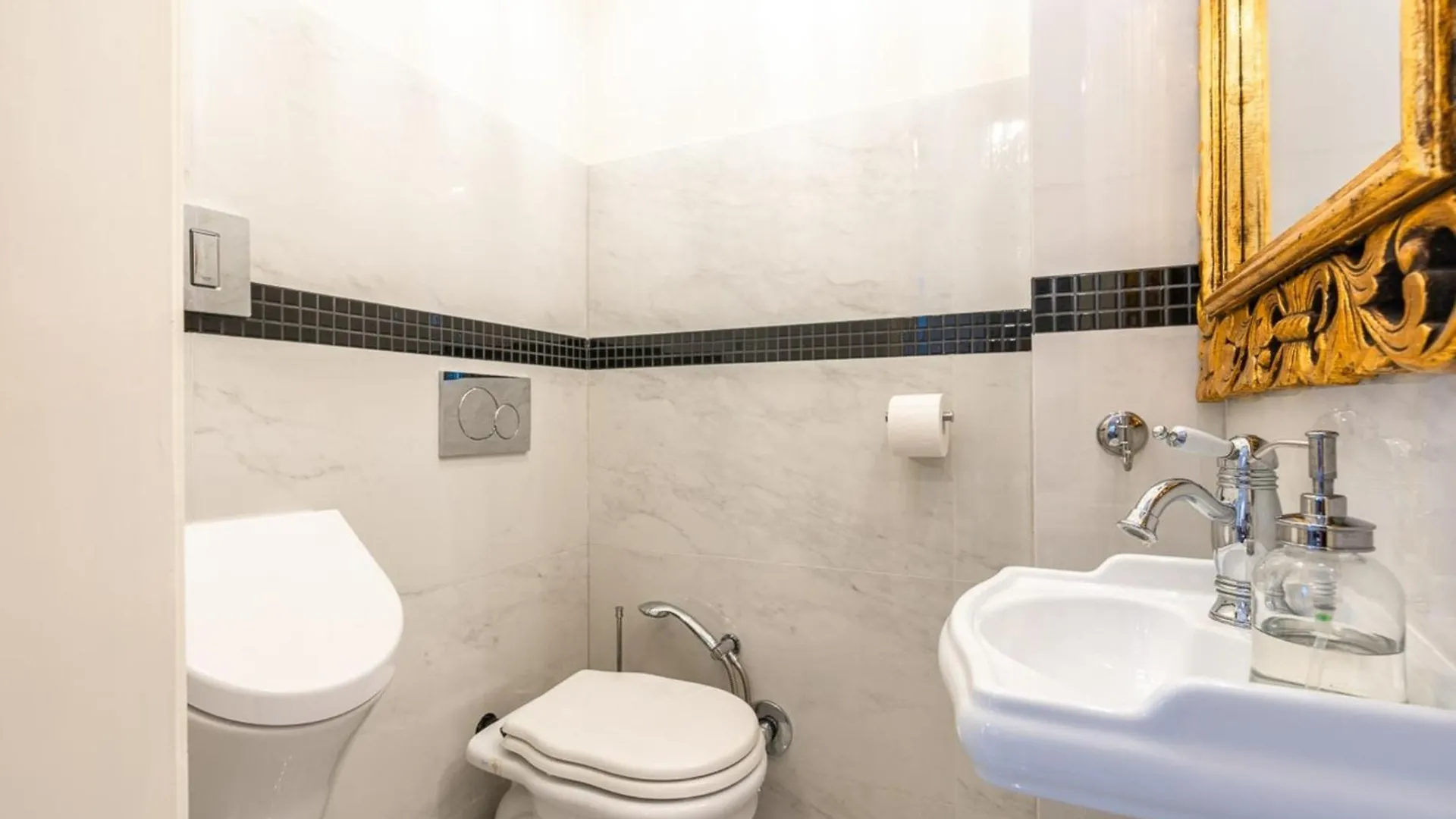 Magical Danube View In A Spacious Two Bedroom Suite Next To Parliament 布达佩斯 公寓