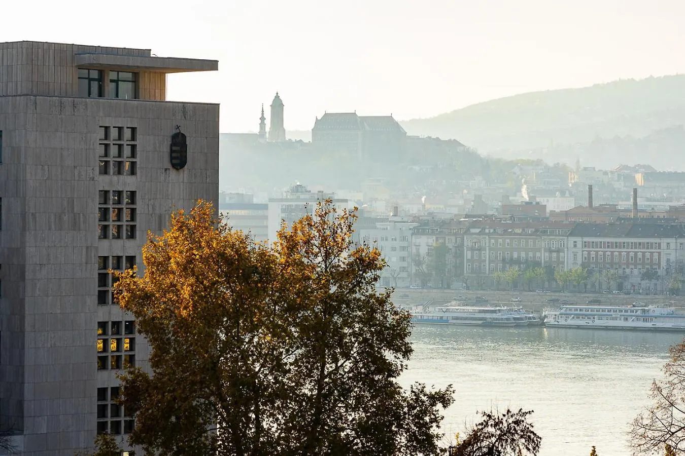 Magical Danube View In A Spacious Two Bedroom Suite Next To Parliament 布达佩斯