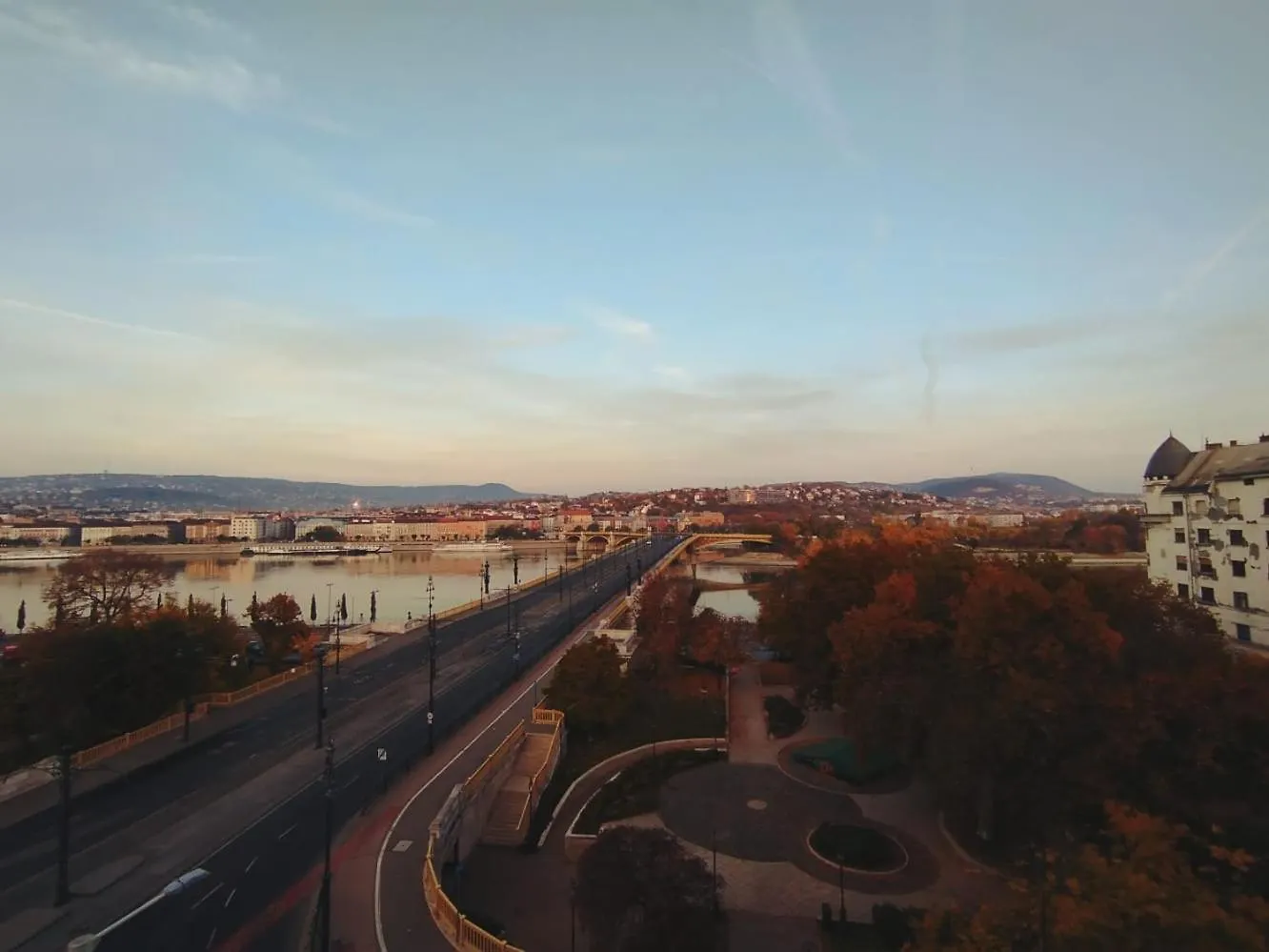 Magical Danube View In A Spacious Two Bedroom Suite Next To Parliament 布达佩斯 公寓
