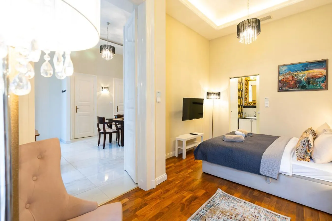 Magical Danube View In A Spacious Two Bedroom Suite Next To Parliament 布达佩斯 公寓