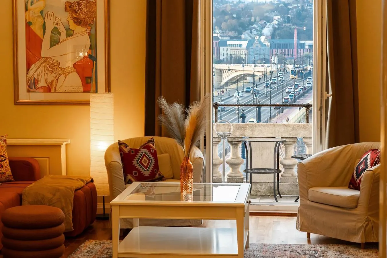 Magical Danube View In A Spacious Two Bedroom Suite Next To Parliament 布达佩斯