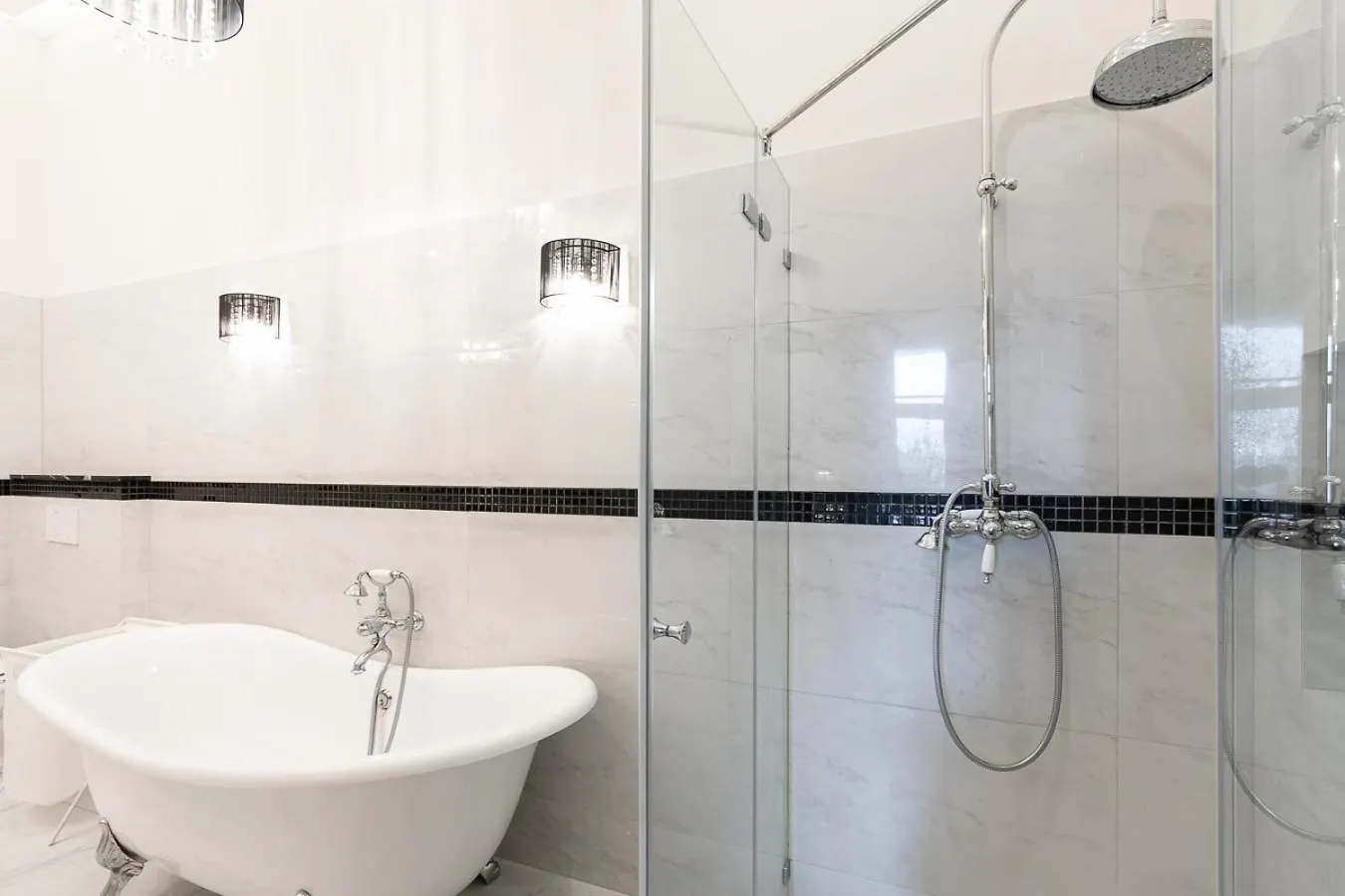 Magical Danube View In A Spacious Two Bedroom Suite Next To Parliament 布达佩斯 公寓