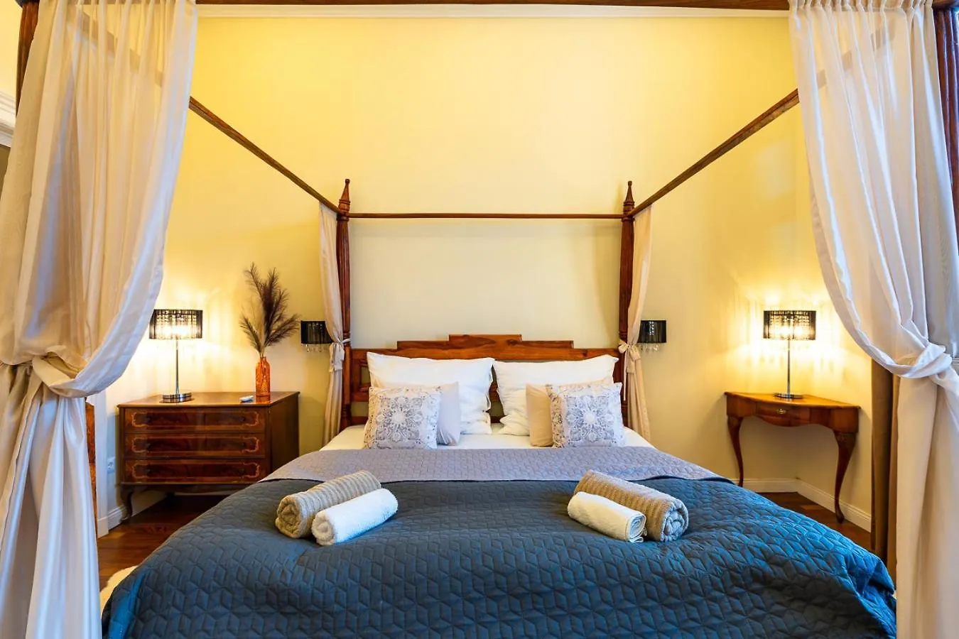 Magical Danube View In A Spacious Two Bedroom Suite Next To Parliament 布达佩斯 公寓