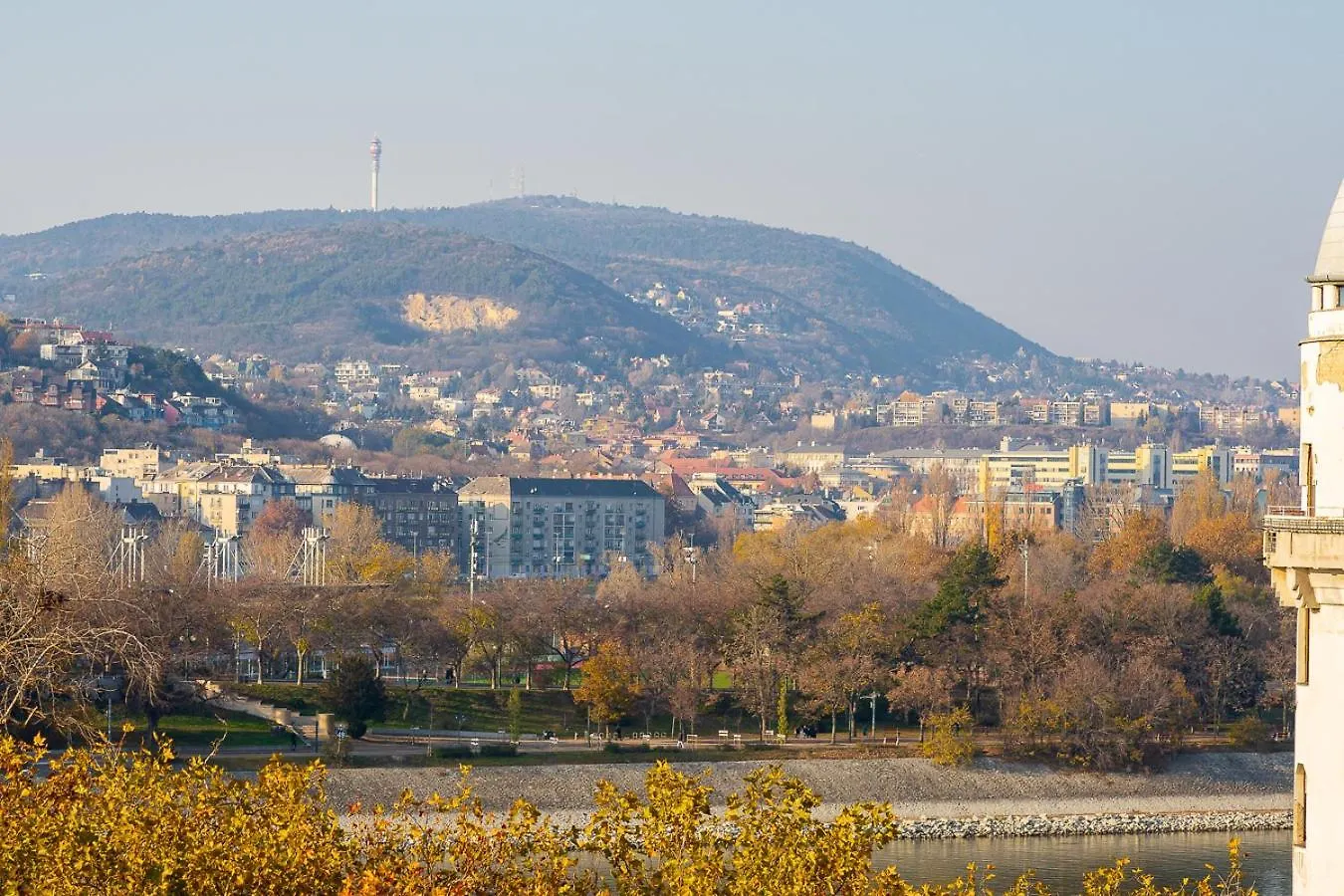 Magical Danube View In A Spacious Two Bedroom Suite Next To Parliament 布达佩斯 公寓