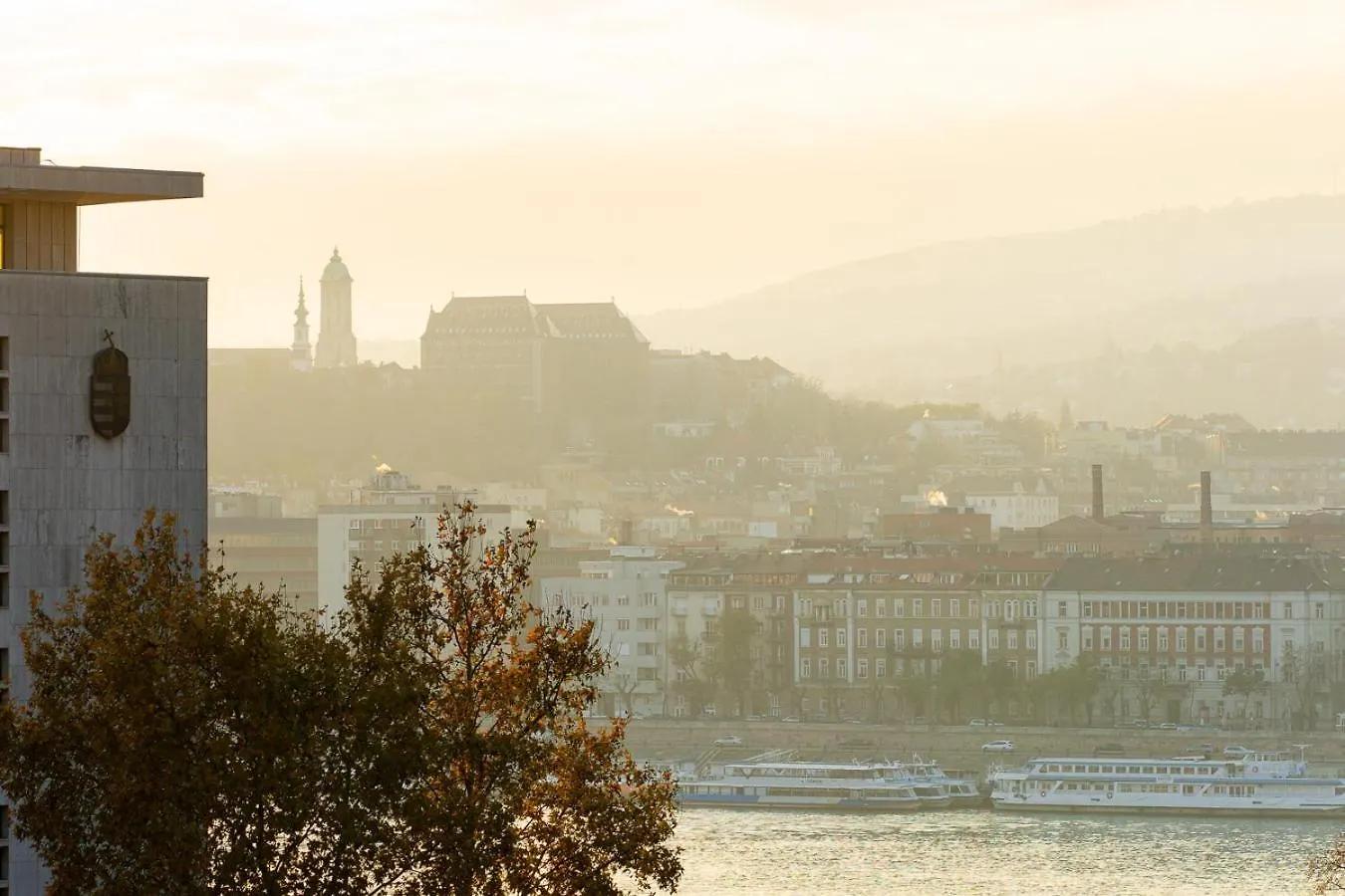 Magical Danube View In A Spacious Two Bedroom Suite Next To Parliament 布达佩斯 公寓