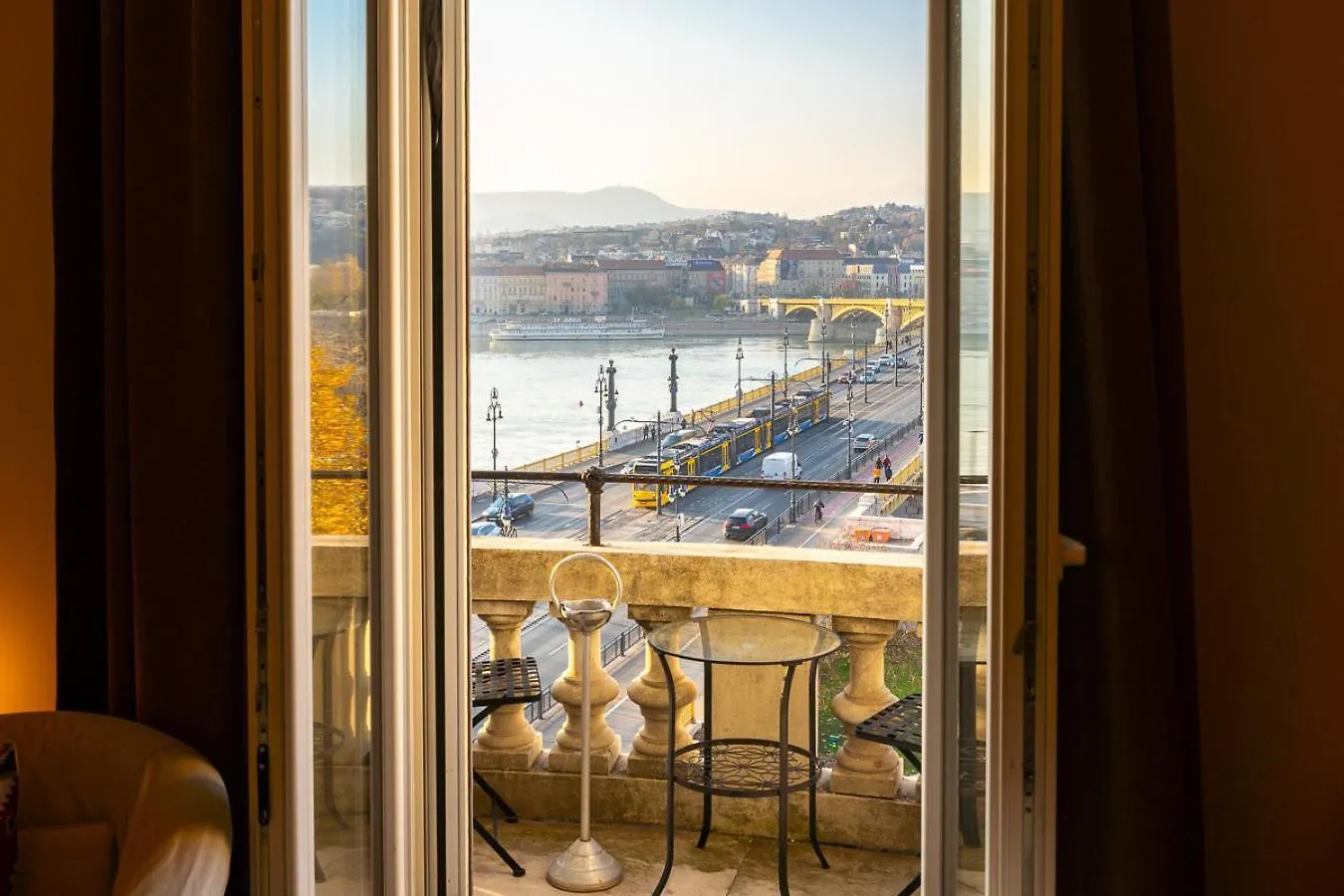 Magical Danube View In A Spacious Two Bedroom Suite Next To Parliament 布达佩斯