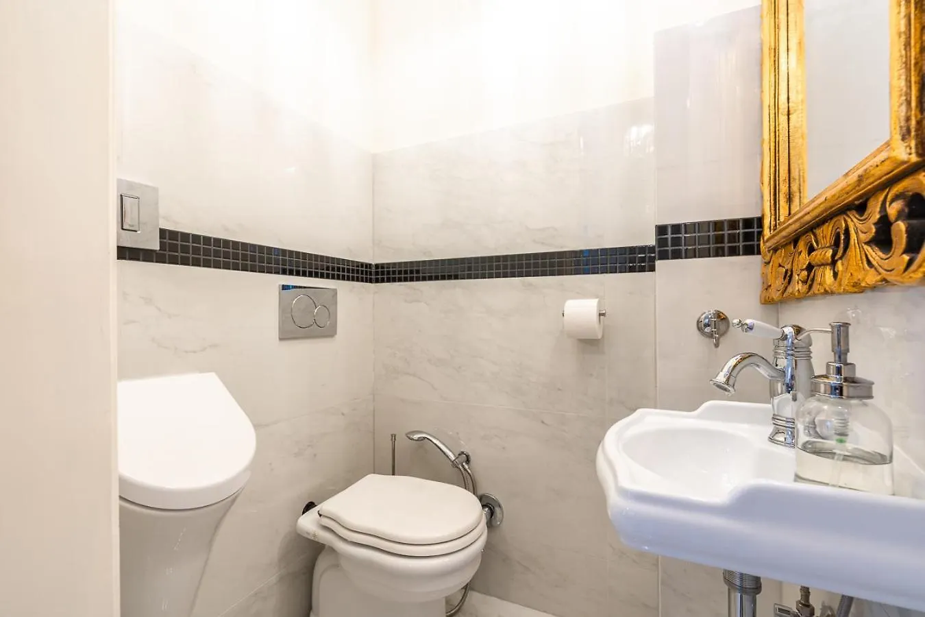 Magical Danube View In A Spacious Two Bedroom Suite Next To Parliament 布达佩斯
